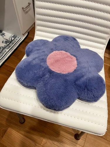 購入品投稿です- ̗̀ 📷  ̖́-


★THREEPPY
Flower Seat Cushion  -Purple-  税込550円

最近買った椅子のお尻部分が若干固くて
良いクッション無いかなと