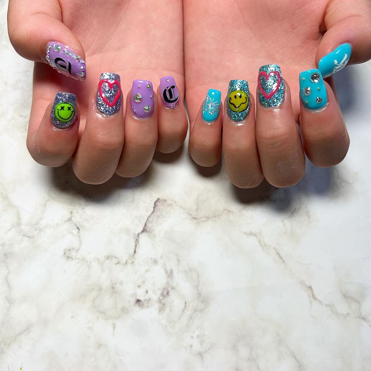 cst on LIPS 「#ギャル#ニコちゃん#むらさきネイル#あおネイル#夏ネイル#ネ..」(1枚目)