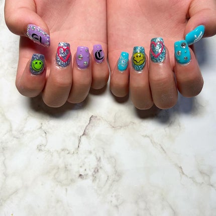 cst on LIPS 「#ギャル#ニコちゃん#むらさきネイル#あおネイル#夏ネイル#ネ..」(1枚目)