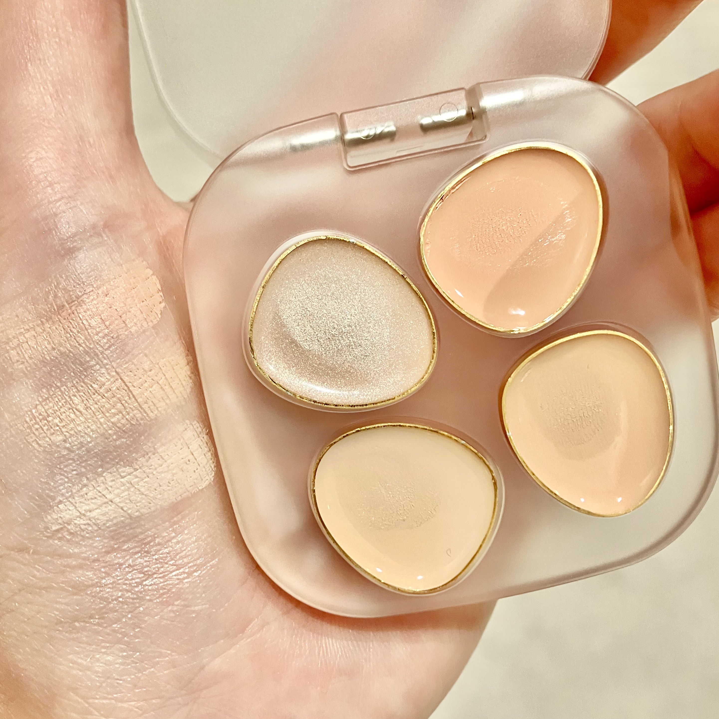 トーン ペタル フロート フローレス タッチ/to/one/パレットコンシーラーを使ったクチコミ（2枚目）