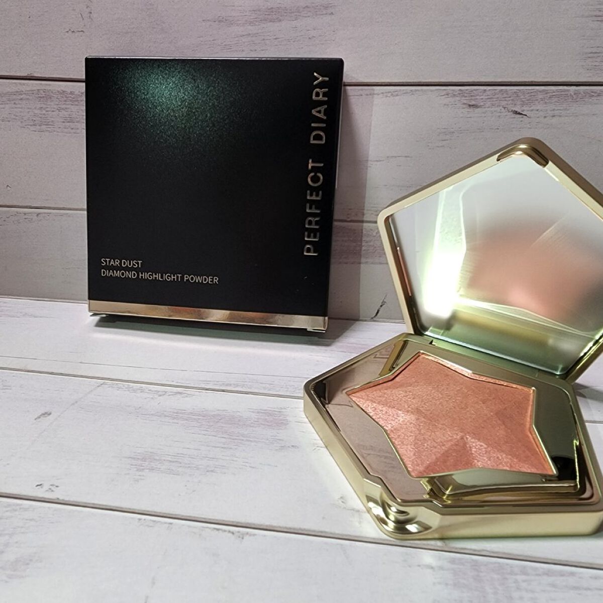 スターダストダイヤモンドハイライトパウダー/PERFECT DIARY/パウダーハイライトを使ったクチコミ（2枚目）