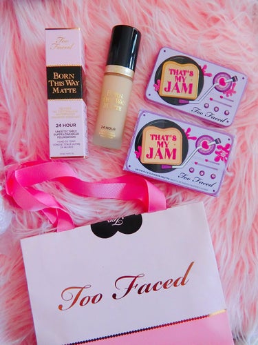 ボーン ディス ウェイ アンディテクタブル 24H マット ファンデーション スノー/Too Faced/リキッドファンデーションを使ったクチコミ（2枚目）