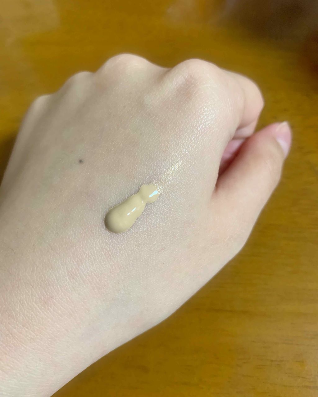 ミネラルフローレスリキッドファンデーション/エトヴォス/リキッドファンデーションを使ったクチコミ(2枚目)