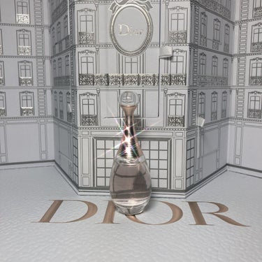 Dior モンテーニュコフレ 2020 そのよん！
ぴぴと申します‪‪❤︎‬

経緯は3つ前の投稿をご覧下さい。

ジャドール オードゥパルファン

6.5cmほどでした。

お花とか甘い系が好きな私で