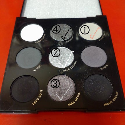 ColourPop Pressed Powder Shadow のクチコミ「【ダークに】
昨日の投稿はふんわり柔らかメイクだったので、今回はちょっとダークに…💀
.....」(2枚目)