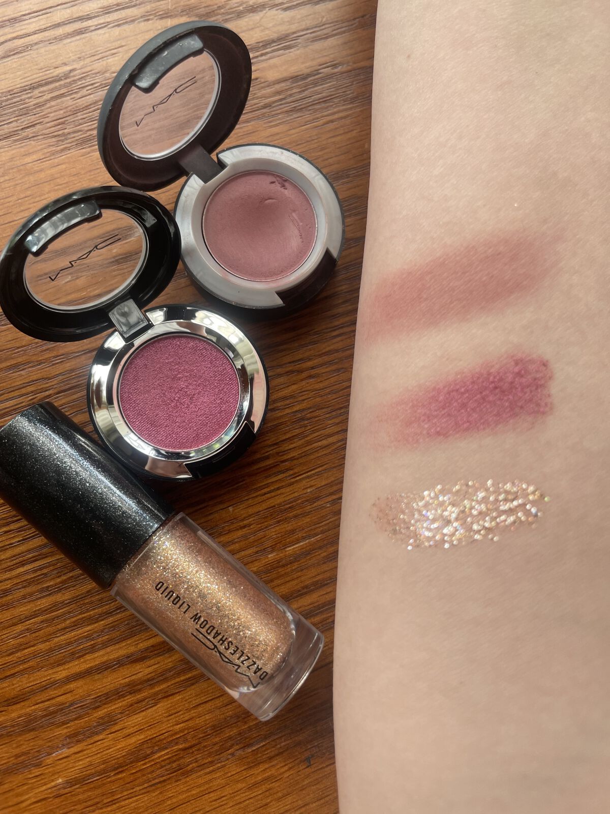 ダズルシャドウ エクストリーム/M・A・C/単色アイシャドウを使ったクチコミ（2枚目）