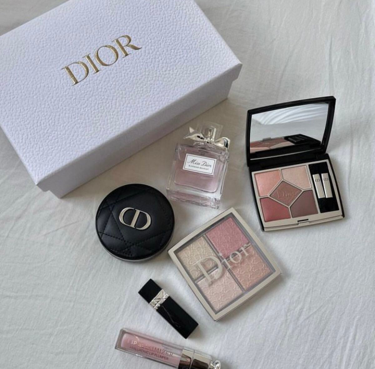 音 on LIPS 「#Dior・ポーチ🖤🤍💗..」(3枚目)