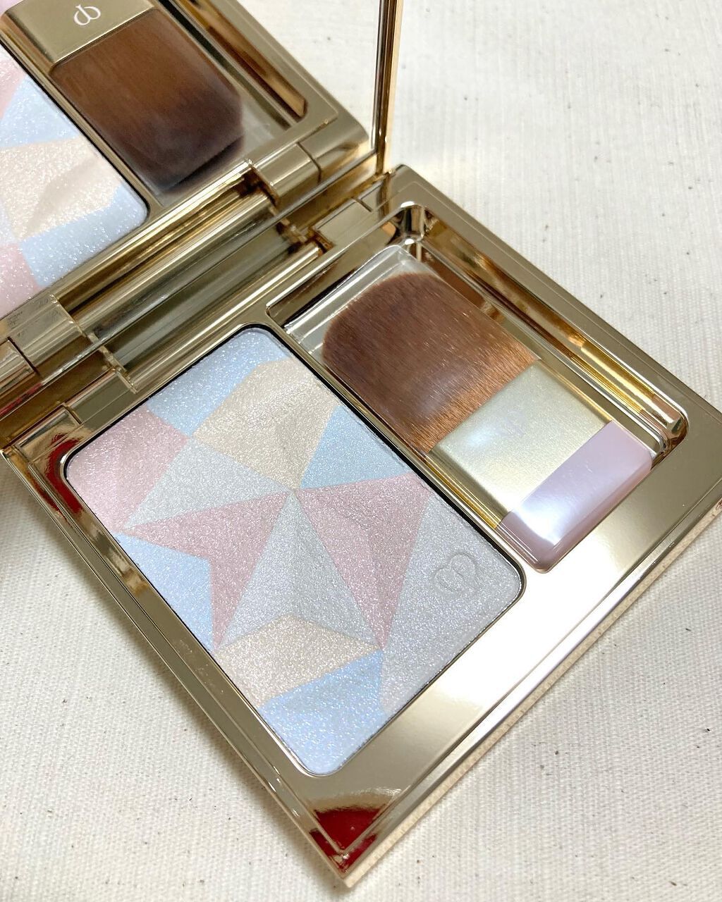 クレ・ド・ポー ボーテ レオスールデクラ/クレ・ド・ポー ボーテ/パウダーハイライトを使ったクチコミ(1枚目)