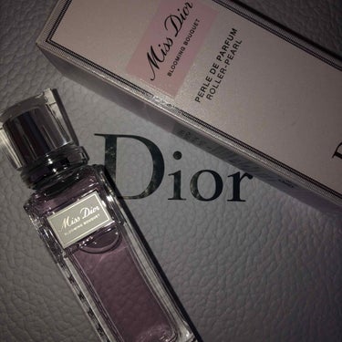 Dior
ブルーミング ブーケ ローラー パール

2020年の目標は大人っぽくなること！！
なので、大人っぽい香りのする香水を買ってみました。
香水やボディミストなどを集めるのが趣味なのでそれも理由の