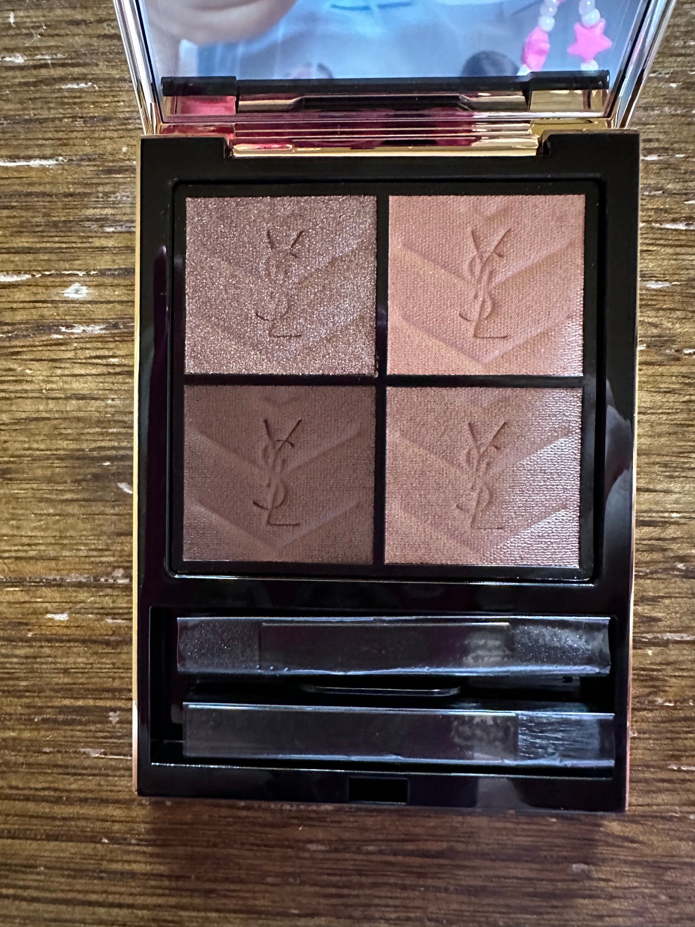 クチュール ミニ クラッチ/YVES SAINT LAURENT BEAUTE/アイシャドウパレットを使ったクチコミ(4枚目)