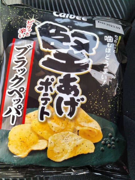 堅揚げポテト ブラックペッパー味/カルビー/その他を使ったクチコミ(1枚目)