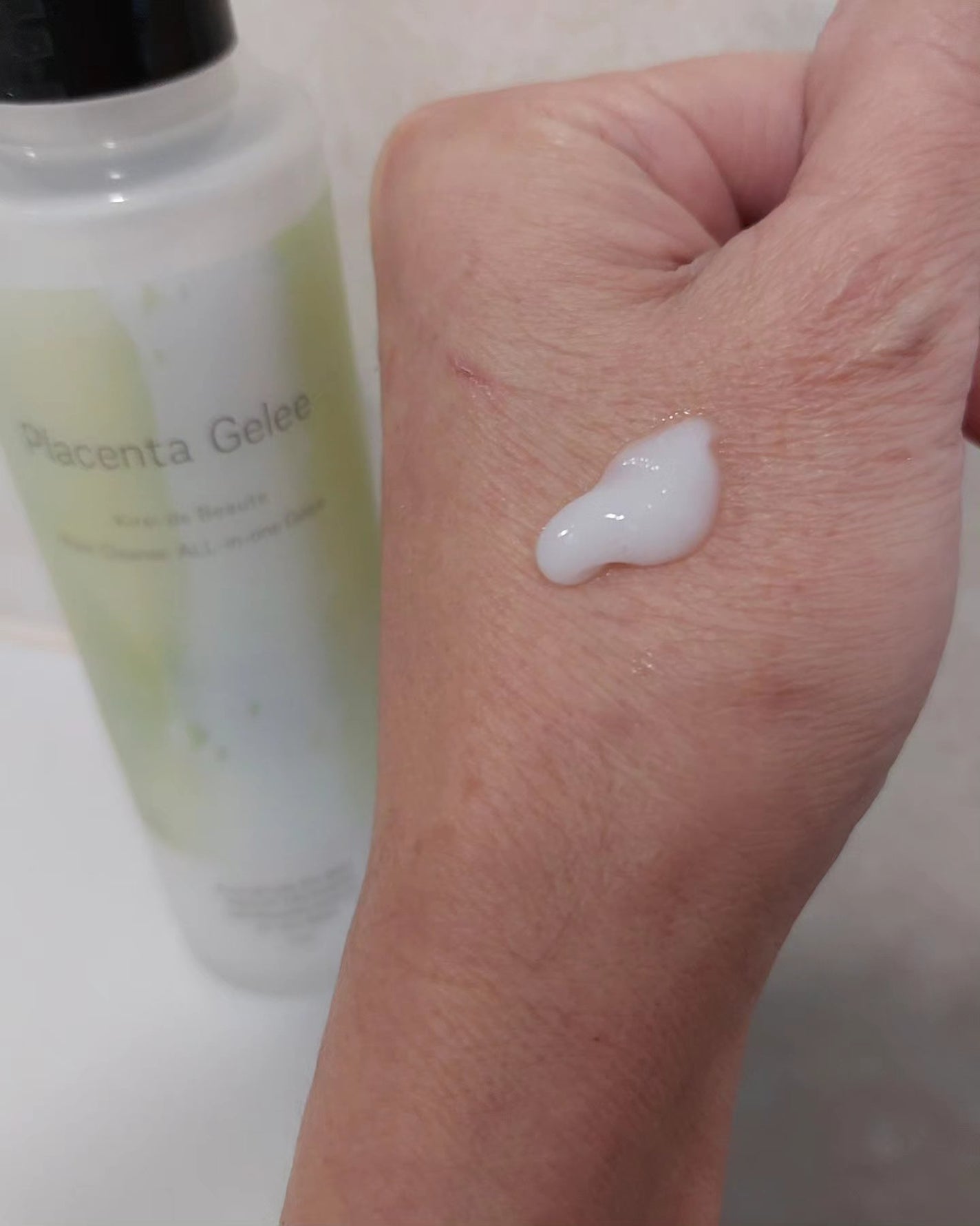 キレイデボーテ オールインワンジュレ/キレイ・デ・ラボ/オールインワン化粧品を使ったクチコミ(2枚目)