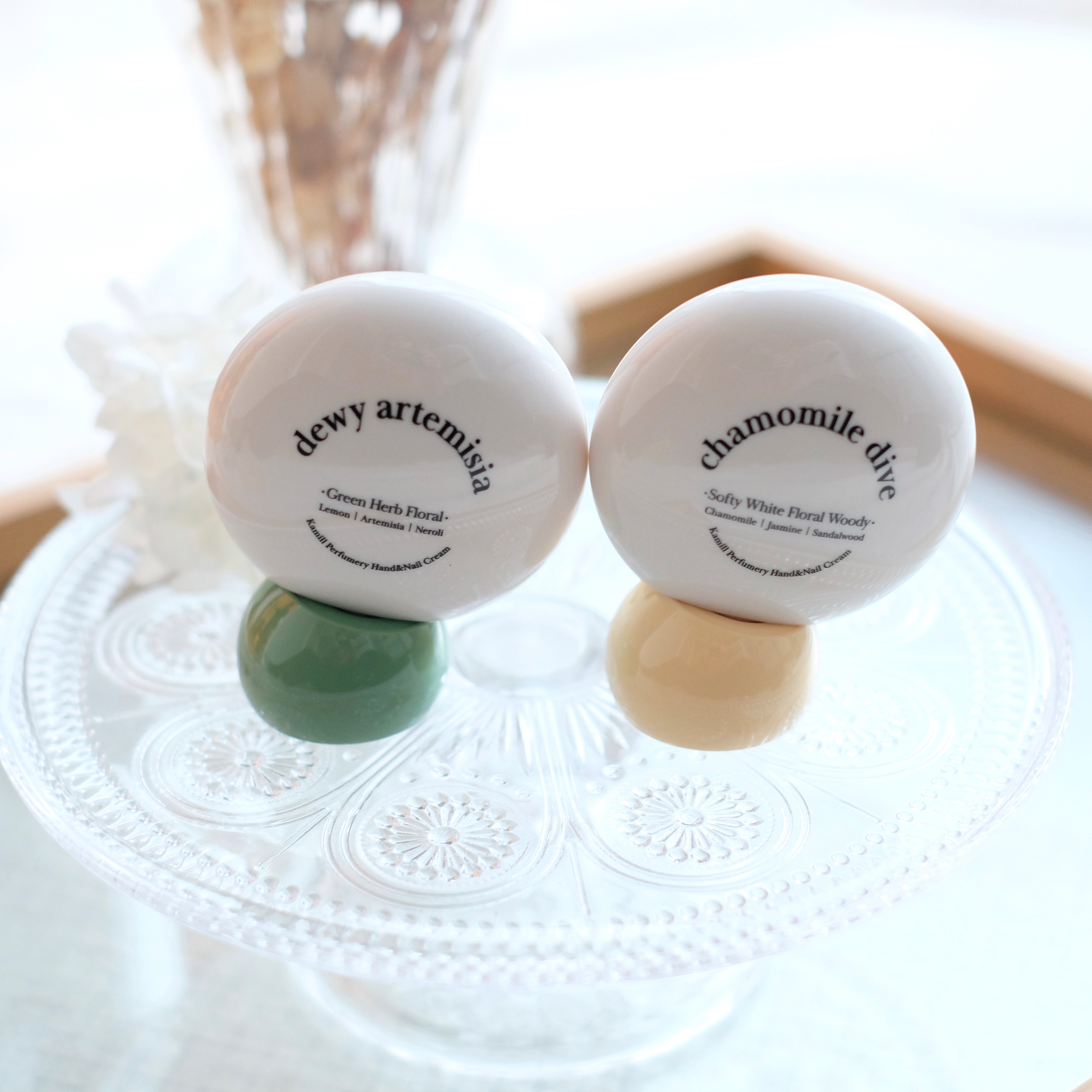 冬の手先、乾燥対策にころんと可愛いこのこ💞🫶
こんにちは、ソイラテです ☕𓈒𓏸︎︎︎︎
⁡
┈┈┈┈┈┈┈┈┈┈┈┈┈┈┈┈┈┈┈┈┈┈
カミール 
パフューマリーハンド＆ネイルクリーム
カモミールダイブ＆デューイアルテミシア
┈┈