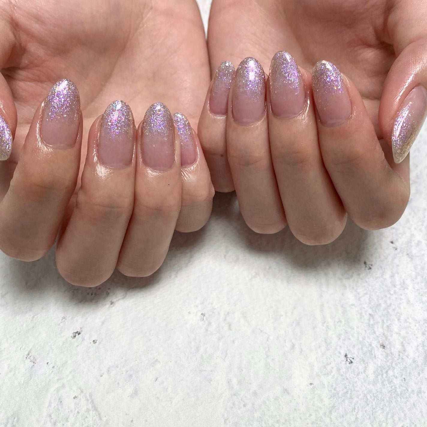 naomi on LIPS 「お客様nail🤲シアーグリッターでグラデ❤︎可愛いかった😊使用..」(1枚目)