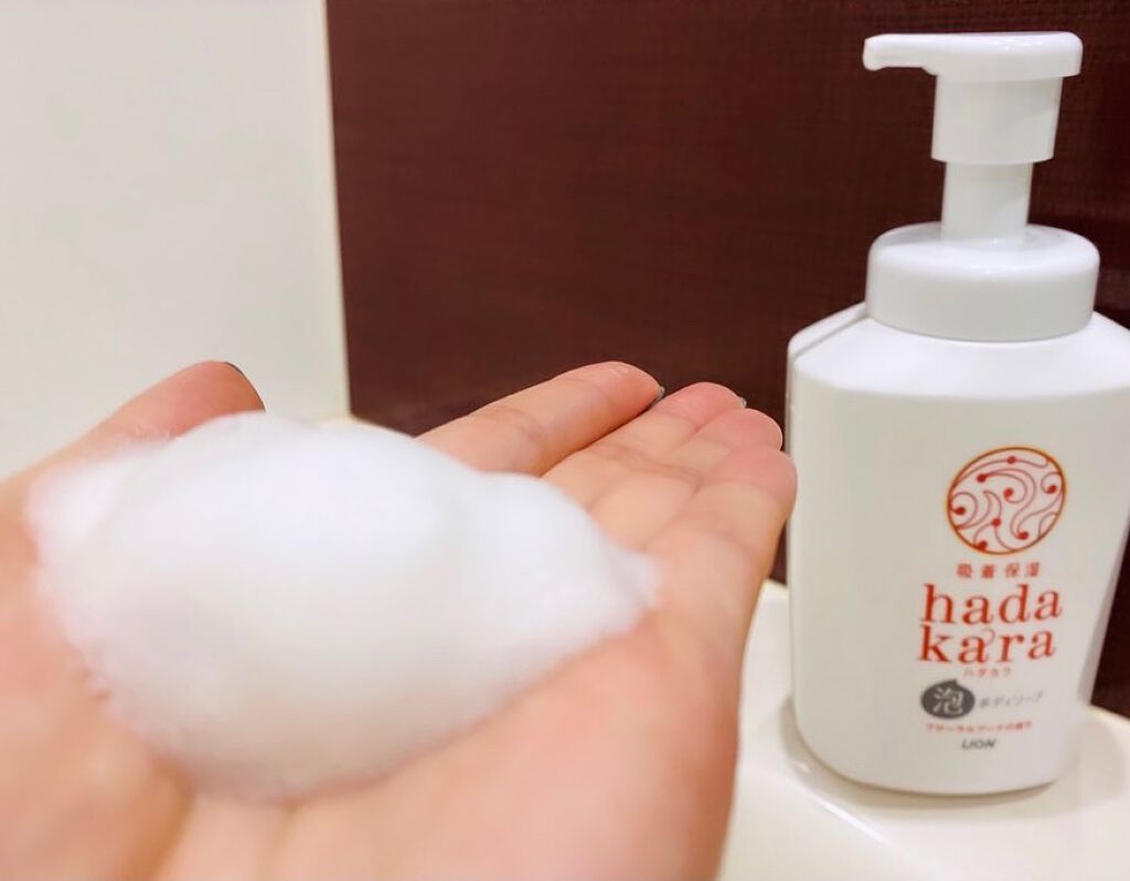 hadakara ボディソープ 泡で出てくるタイプ  フローラルブーケの香り/hadakara/ボディソープを使ったクチコミ（2枚目）