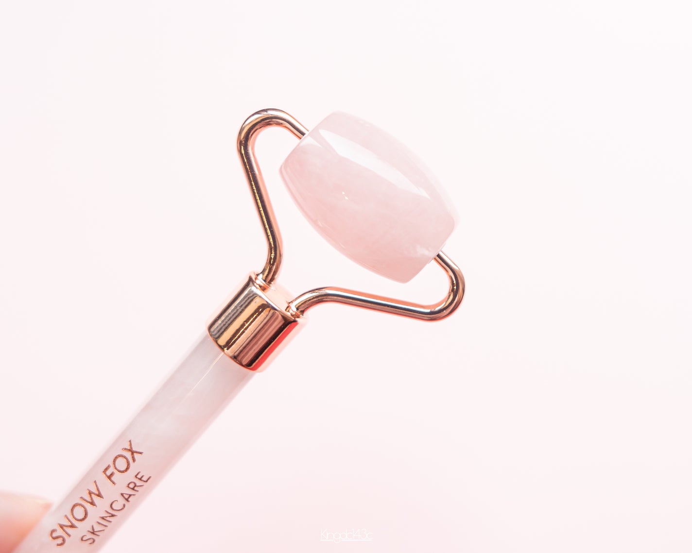 ローズ クォーツ フェイシャル ローラー/SNOW FOX SKINCARE/その他スキンケアグッズを使ったクチコミ(6枚目)