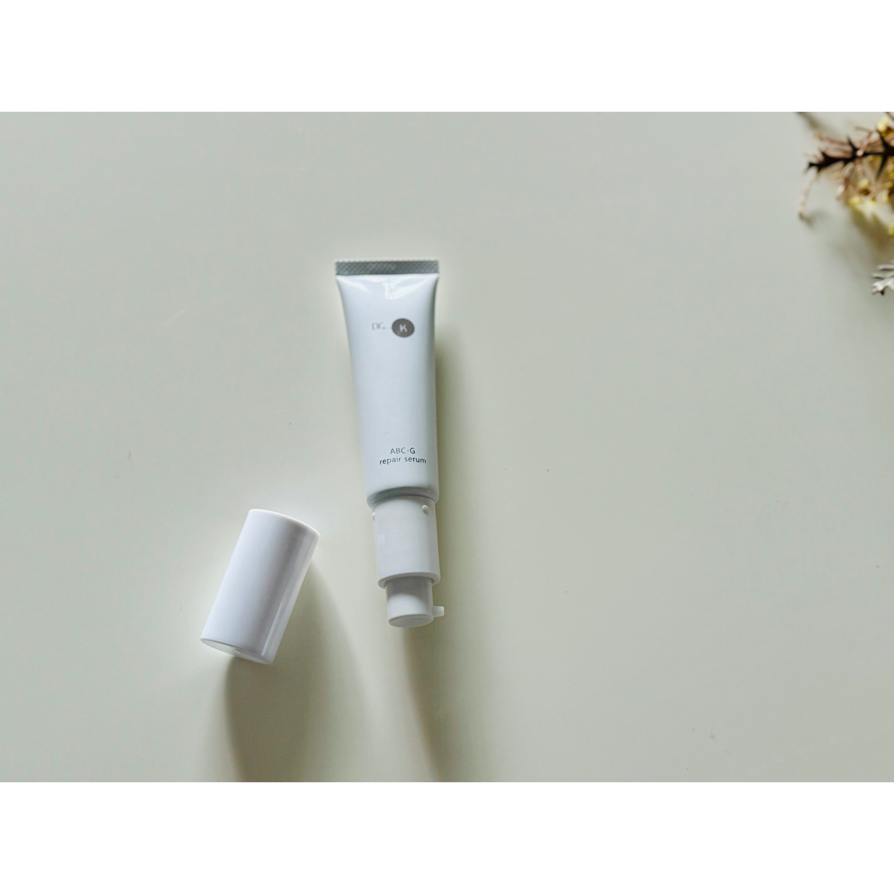 
【ドクターケイ ABC-Gリペアセラム】（販売名： ケイABC-Gリペアセラム）が２０２４年５月２４日にリニューアル発売されました。

発売から一年でベスコス10冠を獲得したアイテムは、実は通ったことのある「青山ヒフ科クリニック