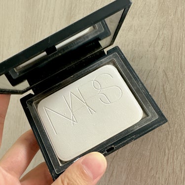 NARS ライトリフレクティングセッティングパウダー　プレスト　Nのクチコミ「✼••┈┈••✼••┈┈••✼••┈┈••✼••┈┈••✼
NARS
ライトリフレクティングセ.....」（3枚目）