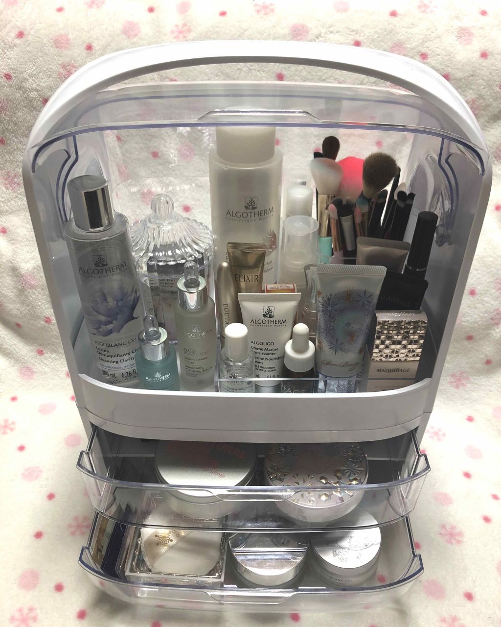 mari on LIPS 「コスメ収納ボックススキンケアを収納するため蓋付き、大容量の物を..」(1枚目)