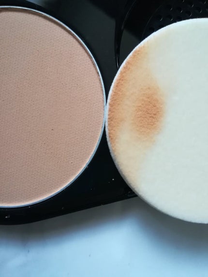 ライトフル C3 ナチュラル シルク パウダーファンデーション/M・A・C/パウダーファンデーションを使ったクチコミ(2枚目)