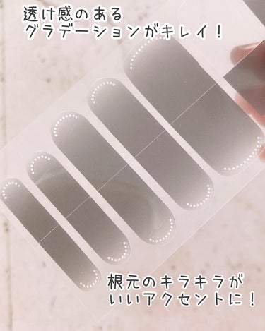 DAISO ジェルネイルシールのクチコミ「ブラックネイルも透け感があれば挑戦しやすい‼️

シンプルな黒のグラデーションかと思いきや、よ.....」（3枚目）