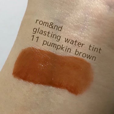 グラスティングウォーターティント 韓服エディション #11 pumpkin brown/rom&nd/リップグロスを使ったクチコミ（3枚目）