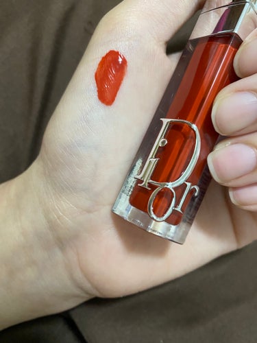 Diorディオール アディクト リップ マキシマイザー

リニューアル後の物です。

色はオレンジレッドで
見たまま発色です。

マキシマイザーは私は唇が荒れてしまうので
発色弱いなら要らないや。と思っ