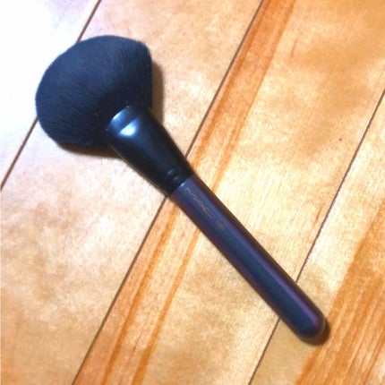 #140 シンセティック フル ファン ブラシ/M・A・C/メイクブラシを使ったクチコミ(1枚目)