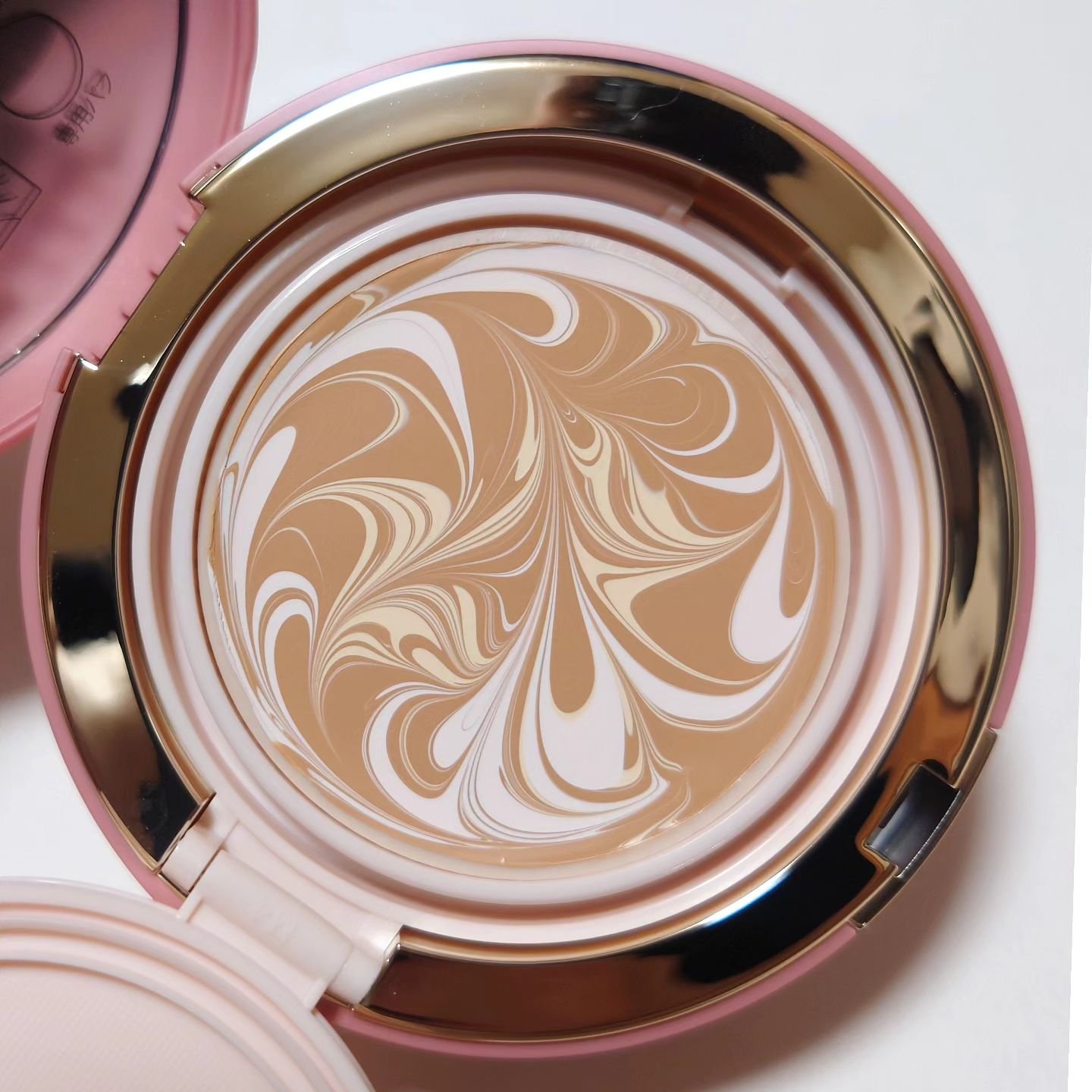 ヴェールヌーディ エッセンスパクトグロウ/AGE20’s/クリーム・エマルジョンファンデーションを使ったクチコミ（2枚目）