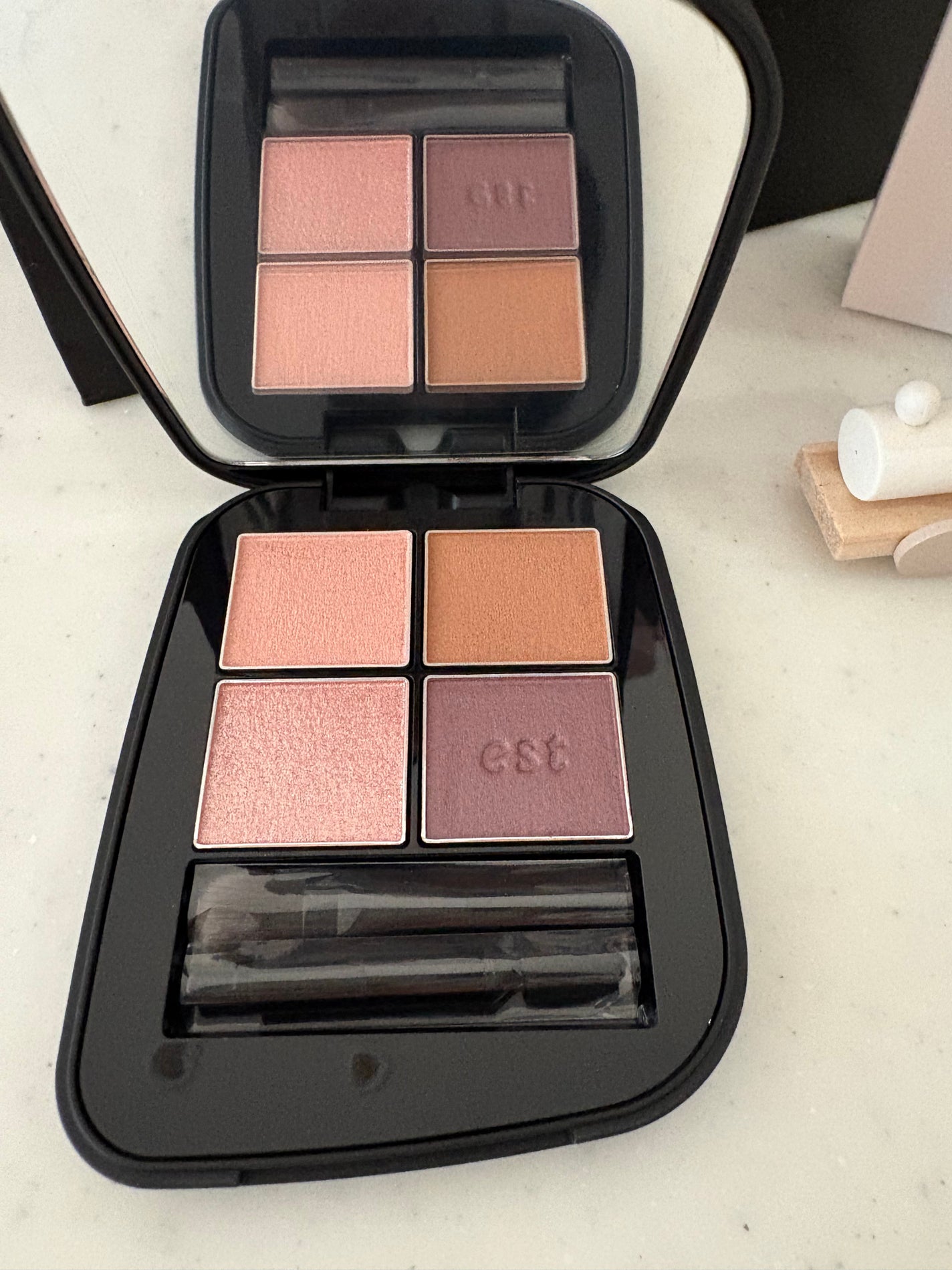 エスト トランスフィア アイカラー/est/アイシャドウパレットを使ったクチコミ(2枚目)