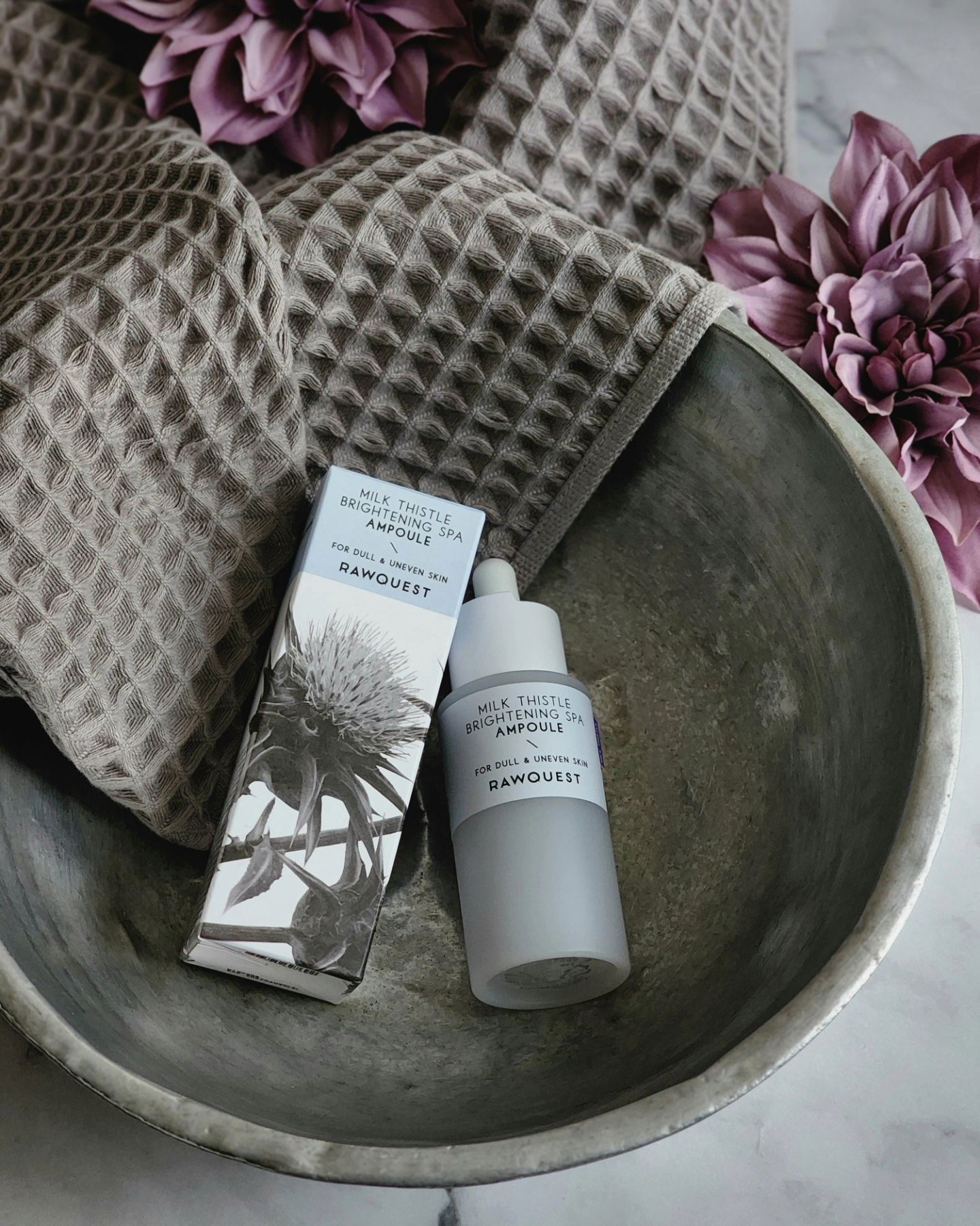 韓国コスメ Rawquest(ロウクエスト)様より⁡
⁡｢MILK THISTLE BRIGHTENING SPA AMPOULE｣を使わせて頂きました✨⁡
⁡⁡
⁡保湿ケア・肌のキメとトーンケアを同時に叶えるこちらのアンプル🎶⁡
スポイ