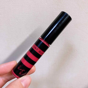 ボンボン ティントグロス04 Cherry Redです。
化粧を始めた頃に、初めて使い切ったリップです(*＾-＾*)

お店で見かけて、懐かしさが込み上げてきて、ついつい購入してしまいました。私の中でテ