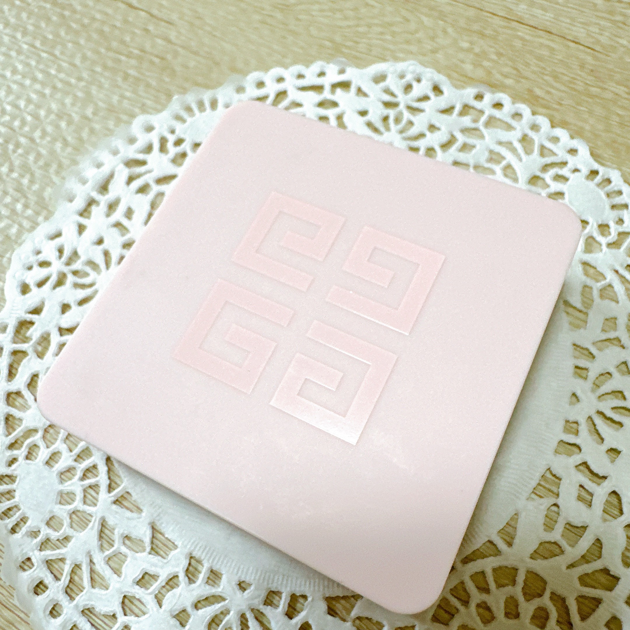 スキン PFCT コンパクト クリーム Ｎ/GIVENCHY/化粧下地を使ったクチコミ（2枚目）