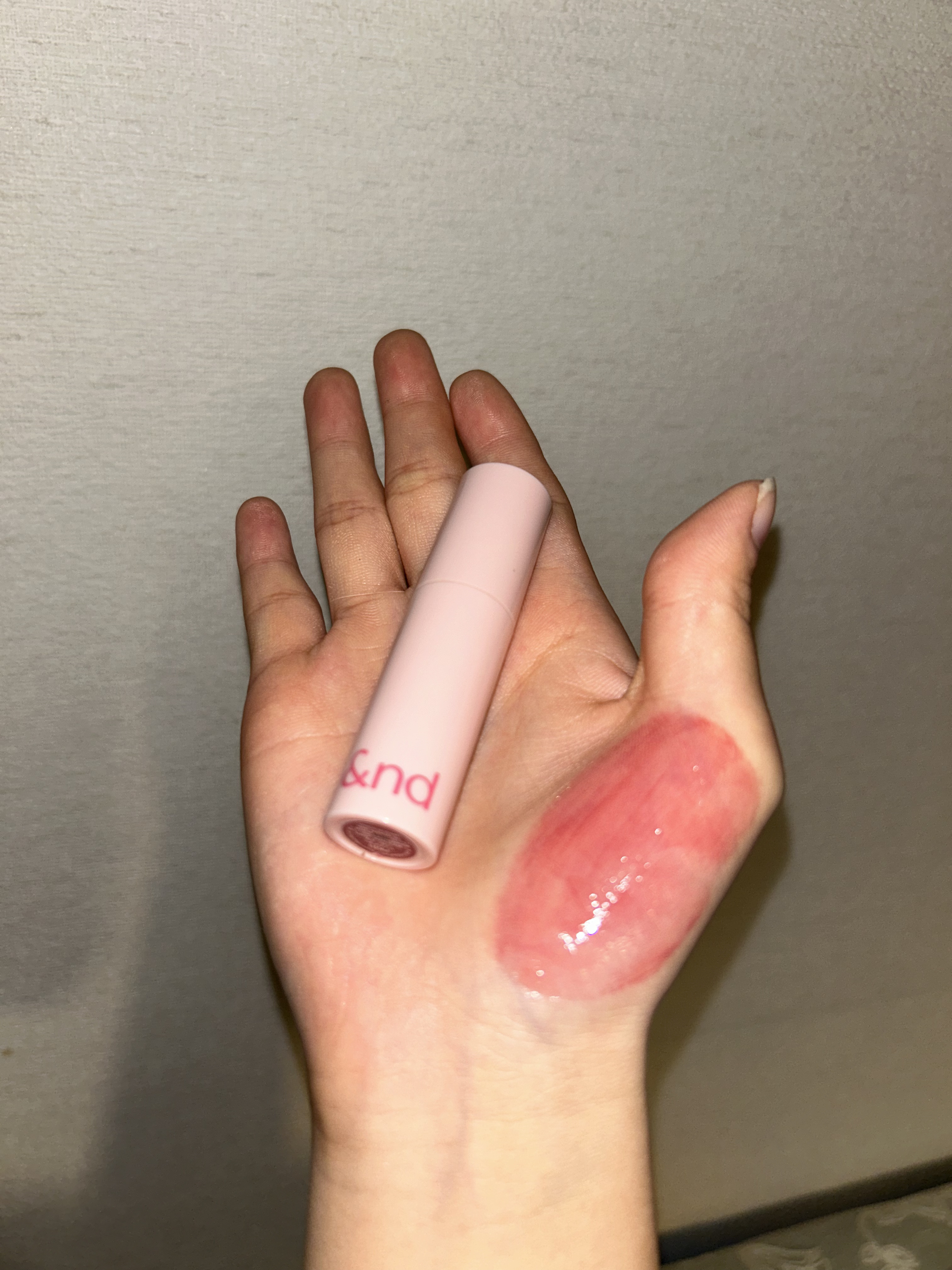 アンドバイロムアンド　グラッシーボムティント PK01 ピンクデアー/&nd by rom&nd/リップティントを使ったクチコミ（2枚目）