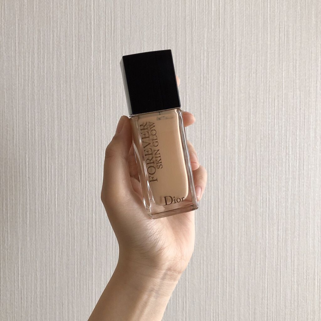 セミマットで崩れにくいファンデ✨これ最高🥳


《ディオールスキン フォーエヴァー フルイド グロウ 1.5N ニュートラル 》

2Nにしようと思ったけど黒ぽっすぎずだったの1個下の1.5Nにしました😁

黒過ぎず明るすぎない色合いで