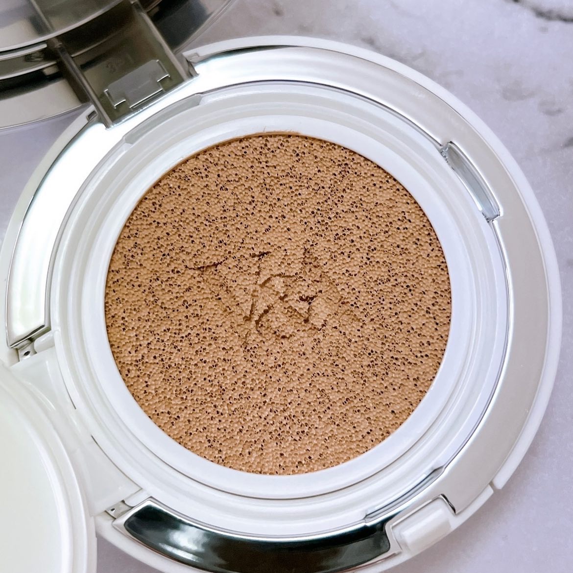 ロングウェアクッションファンデーション マット/V&Aビューティー/クッションファンデーションを使ったクチコミ（2枚目）