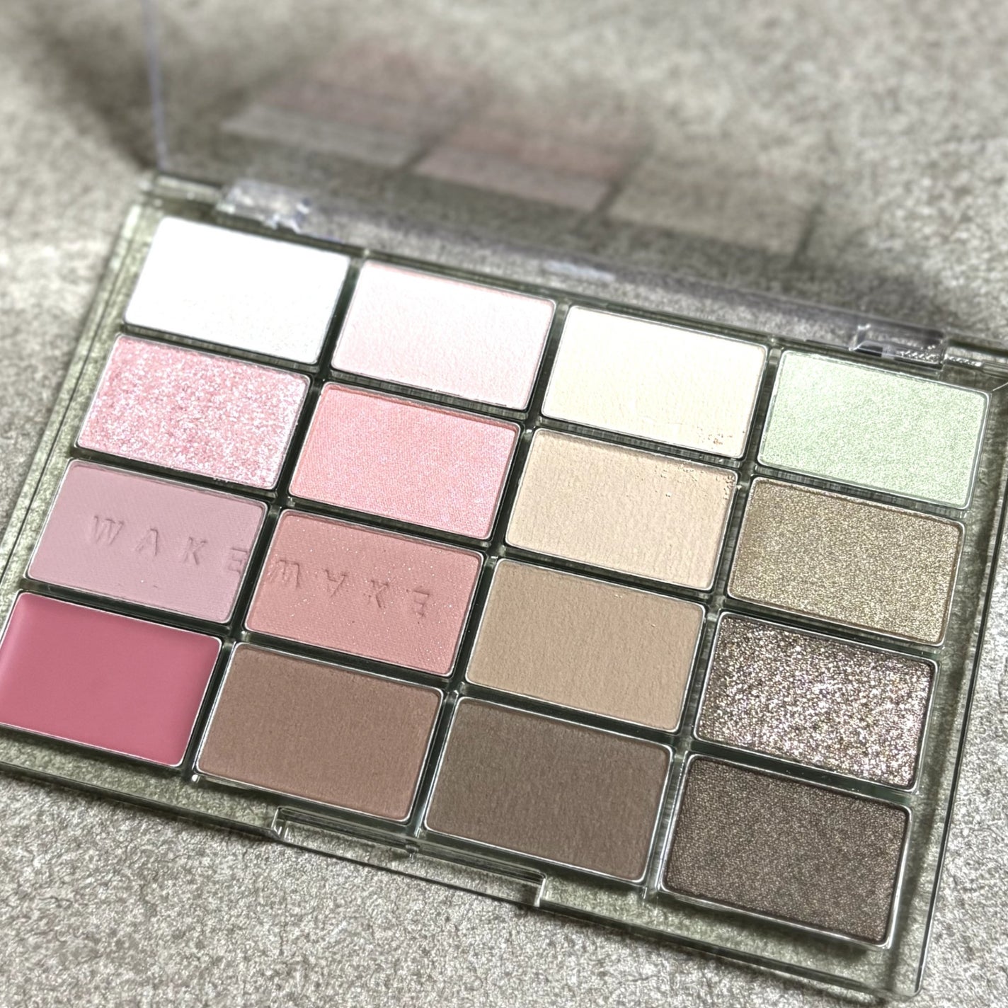 ソフトブラーリングアイパレット/wakemake/アイシャドウパレットを使ったクチコミ(3枚目)