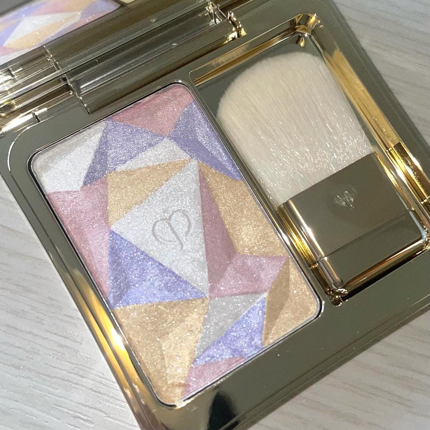 ル・レオスールデクラ /クレ・ド・ポー ボーテ/パウダーハイライトを使ったクチコミ(2枚目)