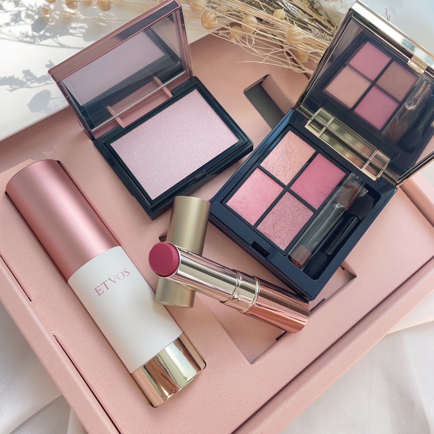 ホリデーコフレ2023〈カームピンク〉/エトヴォス/メイクアップキットを使ったクチコミ(9枚目)