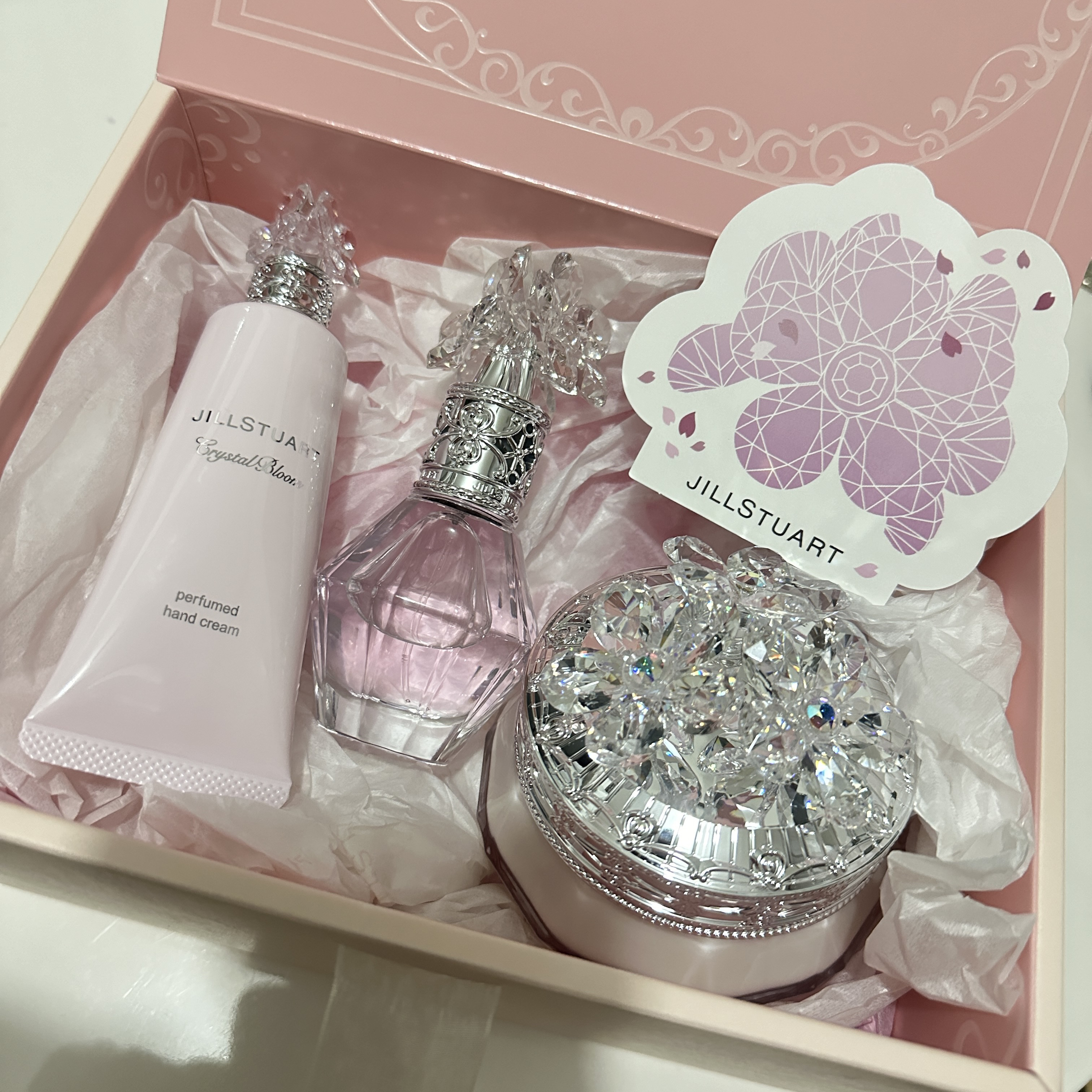 クリスタルブルーム パフュームド ボディクリーム/JILL STUART/ボディクリームを使ったクチコミ（2枚目）