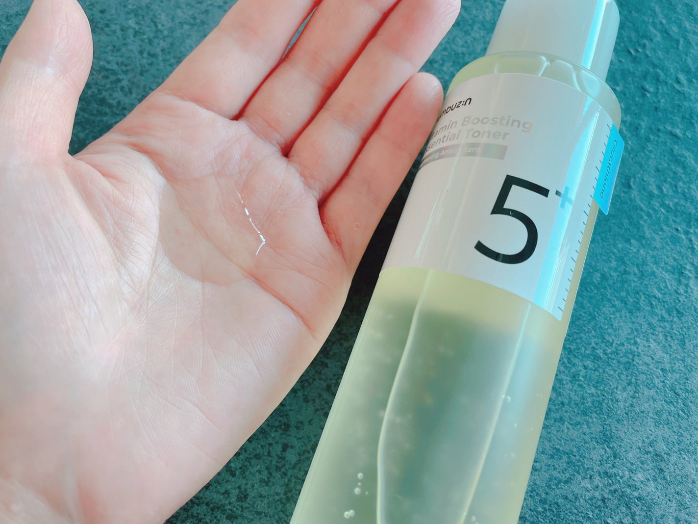 5番 白玉グルタチオンCエッセンシャルトナー/numbuzin/化粧水を使ったクチコミ(3枚目)