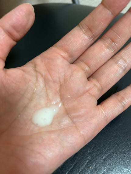 ドモホルンリンクル 美活肌エキスのクチコミ「次に美容液
美活肌エキス
年齢肌に最高のご馳走を
乳液タイプの美容液
抑えるように馴染ませ.....」(2枚目)