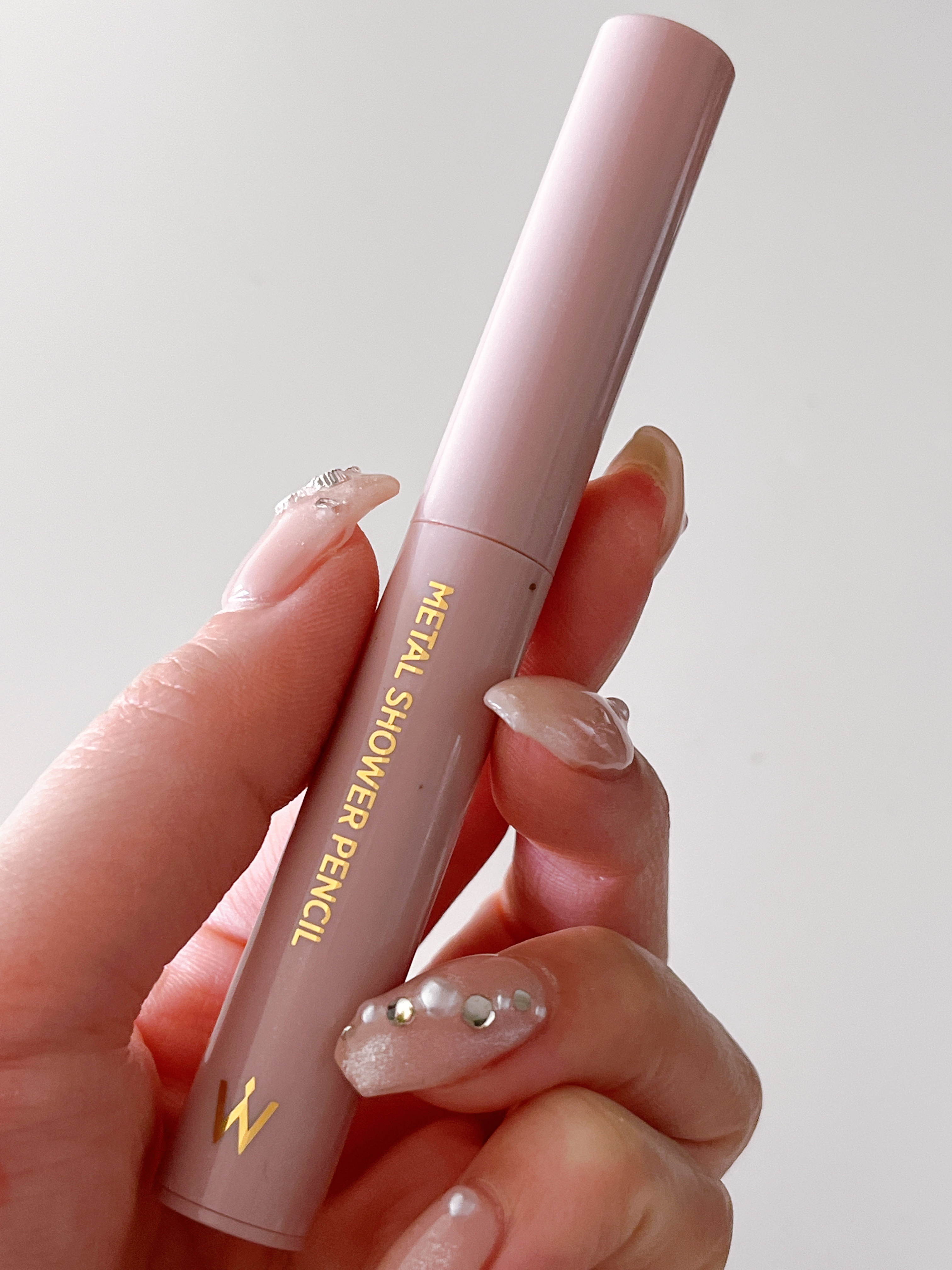 ウォンジョンヨ　メタルシャワーペンシル 03ブロンズベージュ/Wonjungyo/スティックアイシャドウを使ったクチコミ（2枚目）