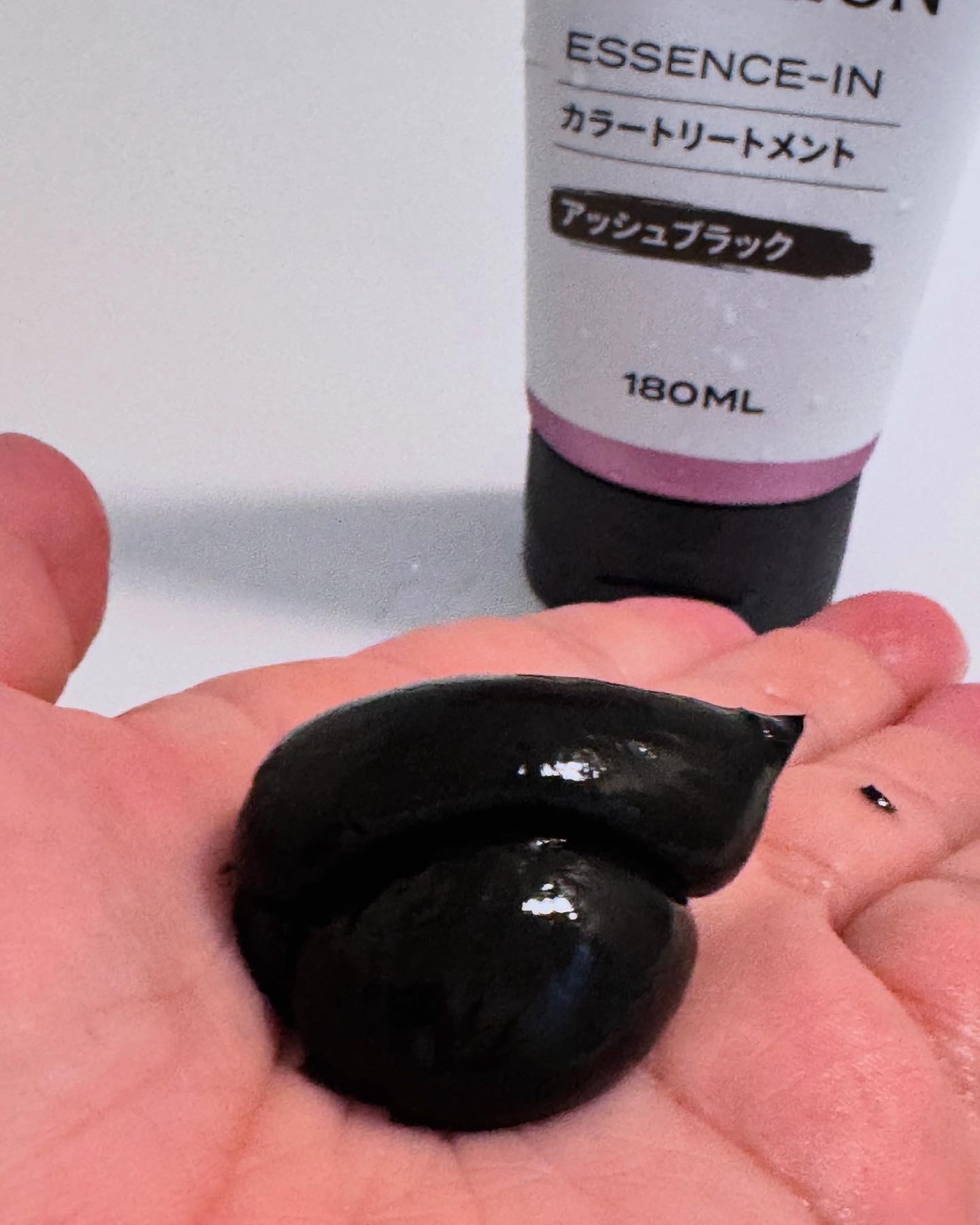 ウエラトーン エッセンスイン カラートリートメント アッシュブラック/ウエラ/ヘアカラーを使ったクチコミ（2枚目）