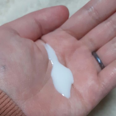 アベンヌ トリクセラＮＴ　フルイドミルクのクチコミ「アベンヌ様よりサンプルをいただきました！

敏感肌用の全身用保湿ミルク
とろっとした白色のミル.....」（2枚目）