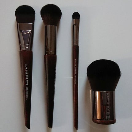MAKE UP FOR EVER プレシジョンシェーダーブラシ ミディアム 228のクチコミ「MAKE UP FOR EVER
ブラシセット ホリデー2021
ファンデ―ションブラシミデ.....」(1枚目)