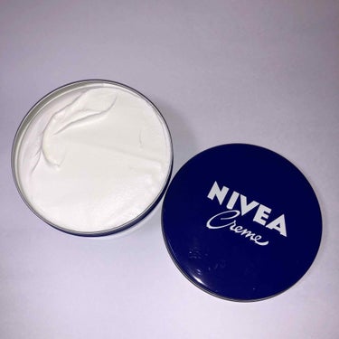 るんるん on LIPS 「#ニベア青缶保湿力最強洗顔後に化粧水、乳液、クリームを付けたら..」（1枚目）