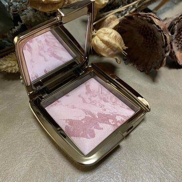 HOURGLASS Ambient Lighting Blushのクチコミ「生肉チーク🥩
✔ HOURGLASS  Ambient Lighting Blush
    .....」（1枚目）