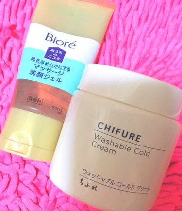 
YouTubeで知って購入してみた商品！！


       💜ちふれのコールドクリーム💜
化粧した日のみクレンジングとして使ってます
ウォータープルーフのマスカラのみ専用リムーバーしてからこれ使って