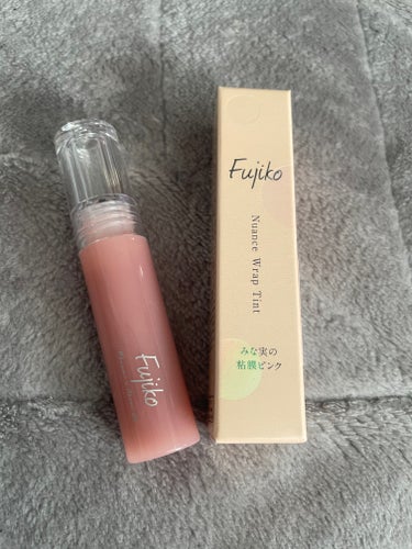 🍏Fujiko
ニュアンスラップティント
みな実の粘膜ピンク
VOCE限定カラー


粘膜リップ流行ってるな思ってみな実の粘膜ピンクが気になり購入♡

ヌードカラーで可愛い！

濃い色が好きだったけど最